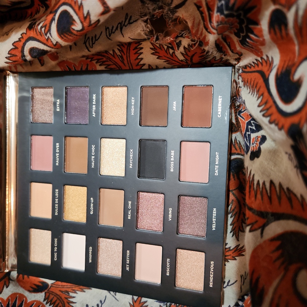 NWT ICONIC LONDON Booming & Gleaming Eyeshadow Palette offers welcomed...